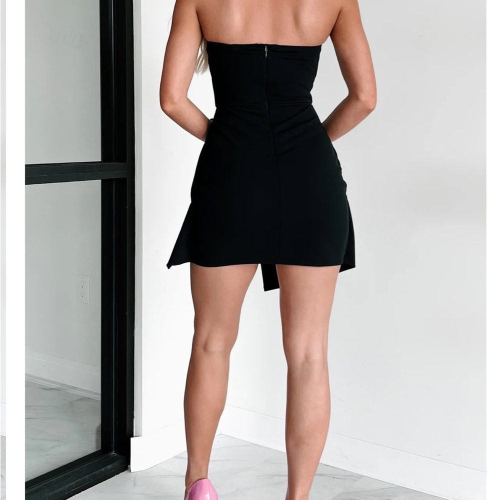 Elegant Black Strapless Dress - Picture 3 of 5